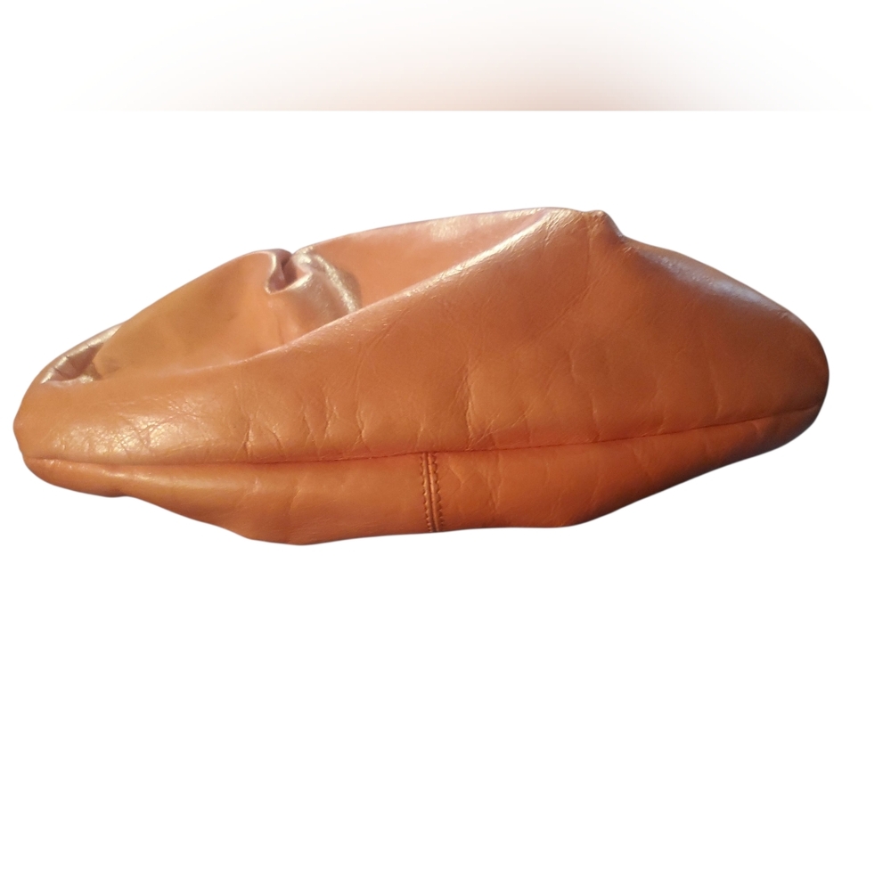 HOBO International Peach Leather Shoulder Bag with KISSLOCK Top Closure - Picture 5 of 6